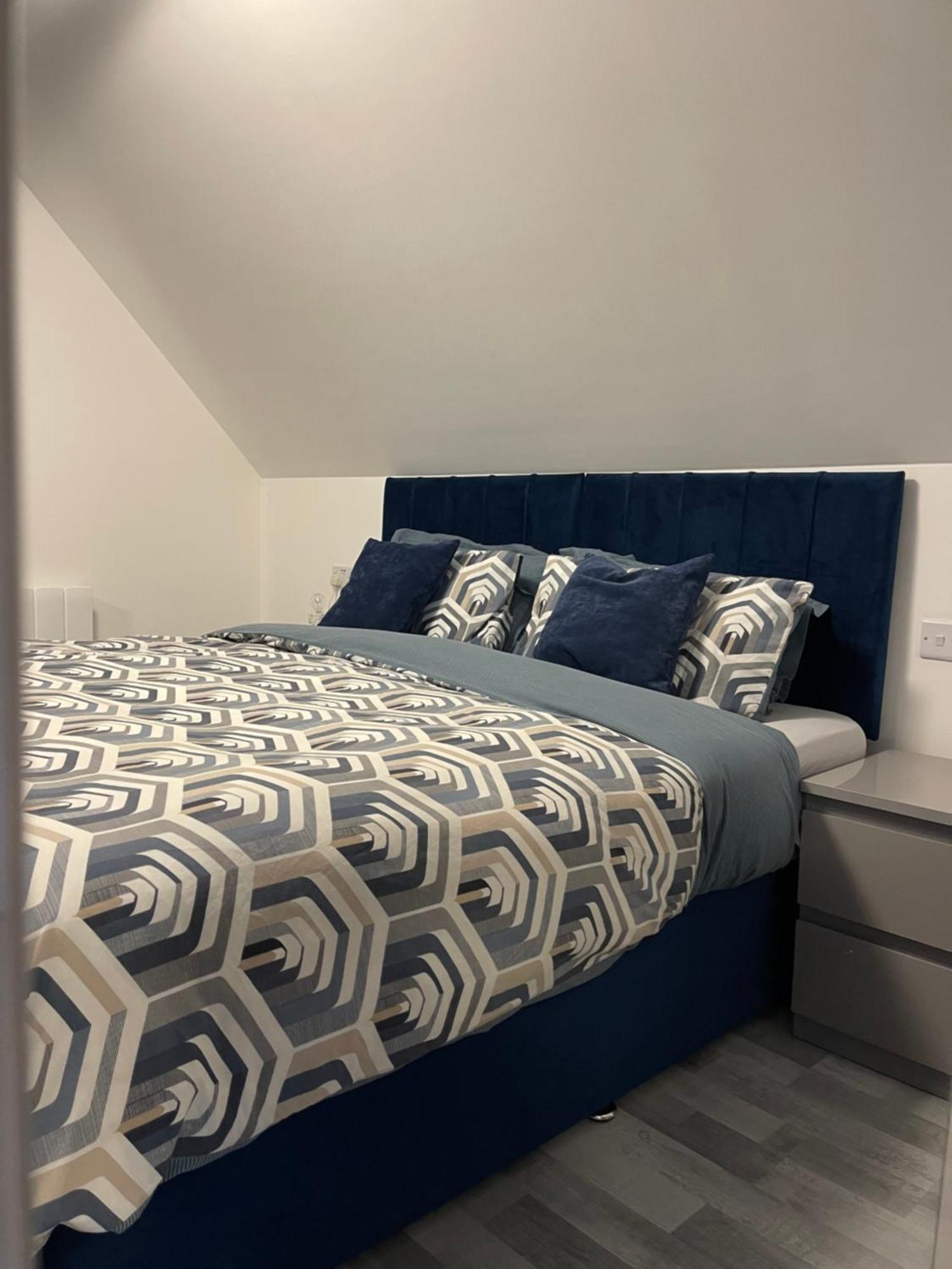 Lochside Loft - Self Catering Apartment For 2 In A Great Location For Inverness Airport And Both Cabot Highlands & Nairn Golf Courses Exterior foto