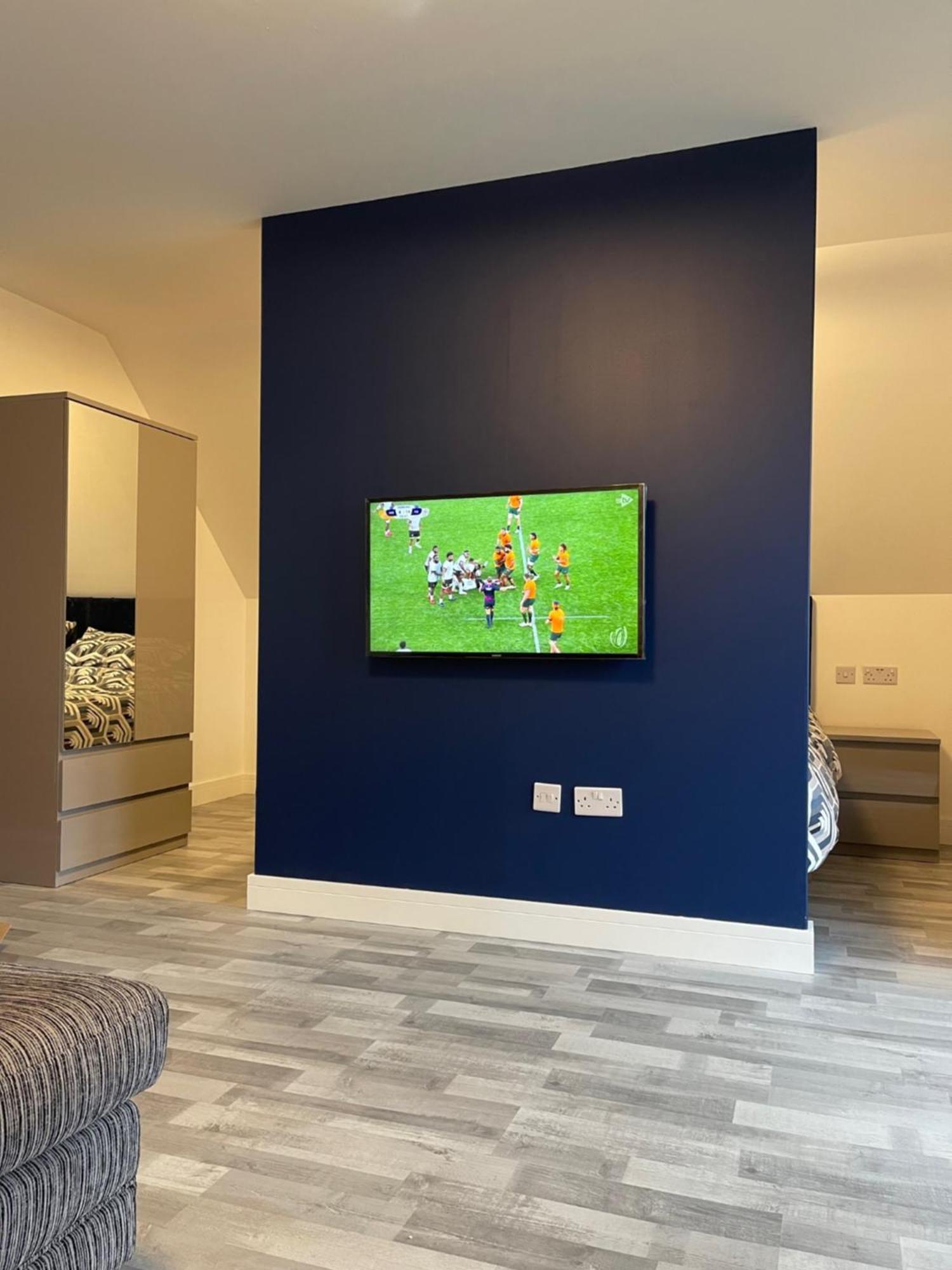 Lochside Loft - Self Catering Apartment For 2 In A Great Location For Inverness Airport And Both Cabot Highlands & Nairn Golf Courses Exterior foto