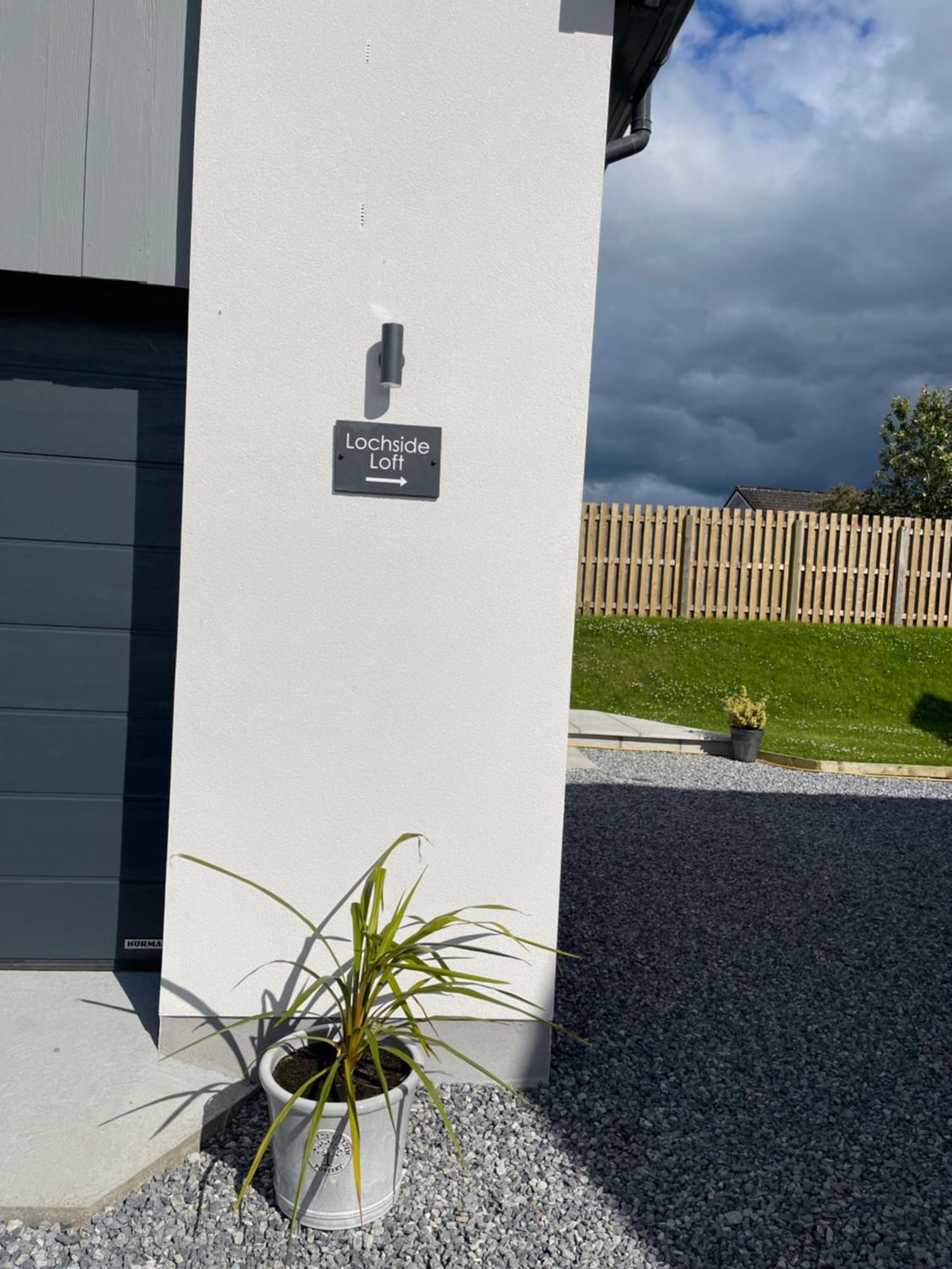 Lochside Loft - Self Catering Apartment For 2 In A Great Location For Inverness Airport And Both Cabot Highlands & Nairn Golf Courses Exterior foto